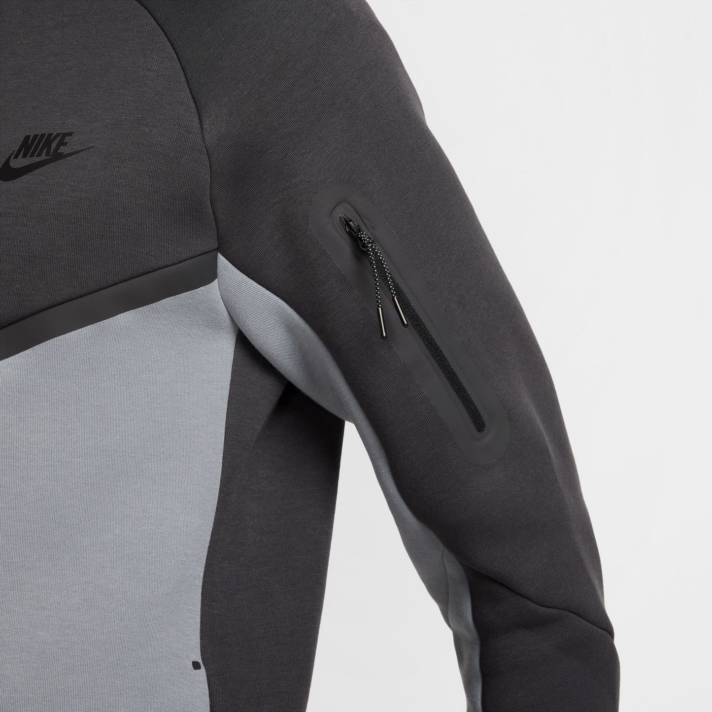 Nike Tech Fleece hettupeysa