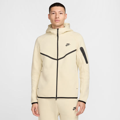Nike Tech Fleece hettupeysa