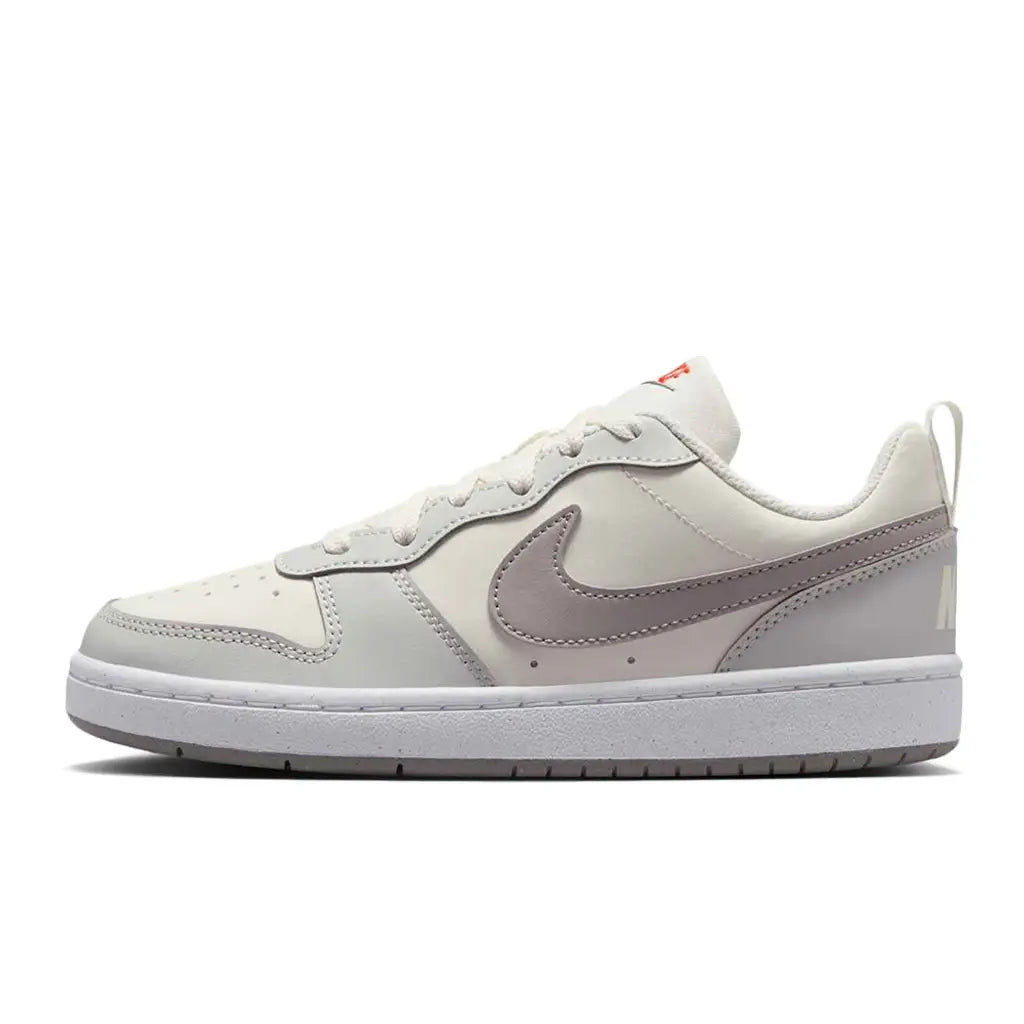 Nike Court Borough Low Strigaskór